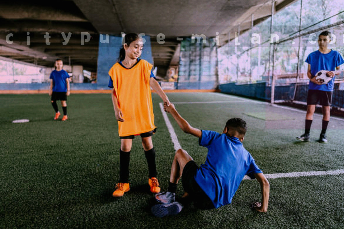 抽象印章式几何图形与细密网格纹理，以米兰红与深炭黑为主，边缘带青色描边